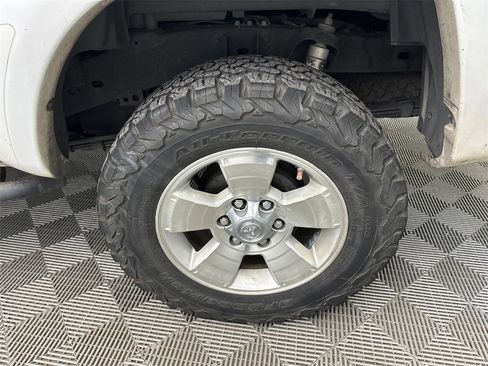 Used 2010 Toyota Tacoma PreRunner image 19