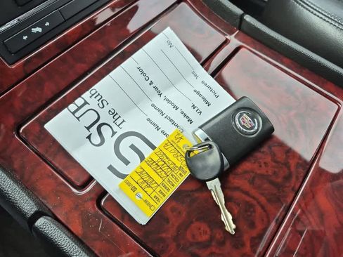 Used 2010 Cadillac Escalade Luxury AWD/4WD image 34