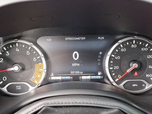 Used 2021 Jeep Renegade Latitude AWD/4WD image 19