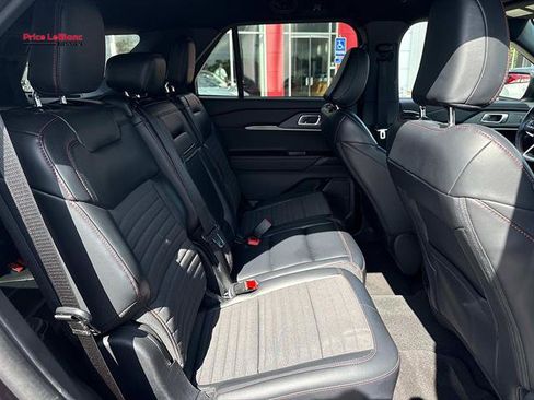 Used 2025 Ford Explorer ST-Line w/ ST-Line Street Pack AWD/4WD image 9