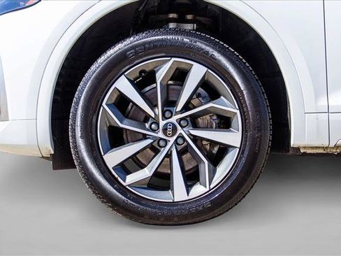 Used 2023 Audi Q5 2.0T Premium w/ Convenience Package AWD/4WD image 9