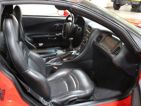 Used 1998 Chevrolet Corvette Coupe w/ Roof Pkg RWD image 14