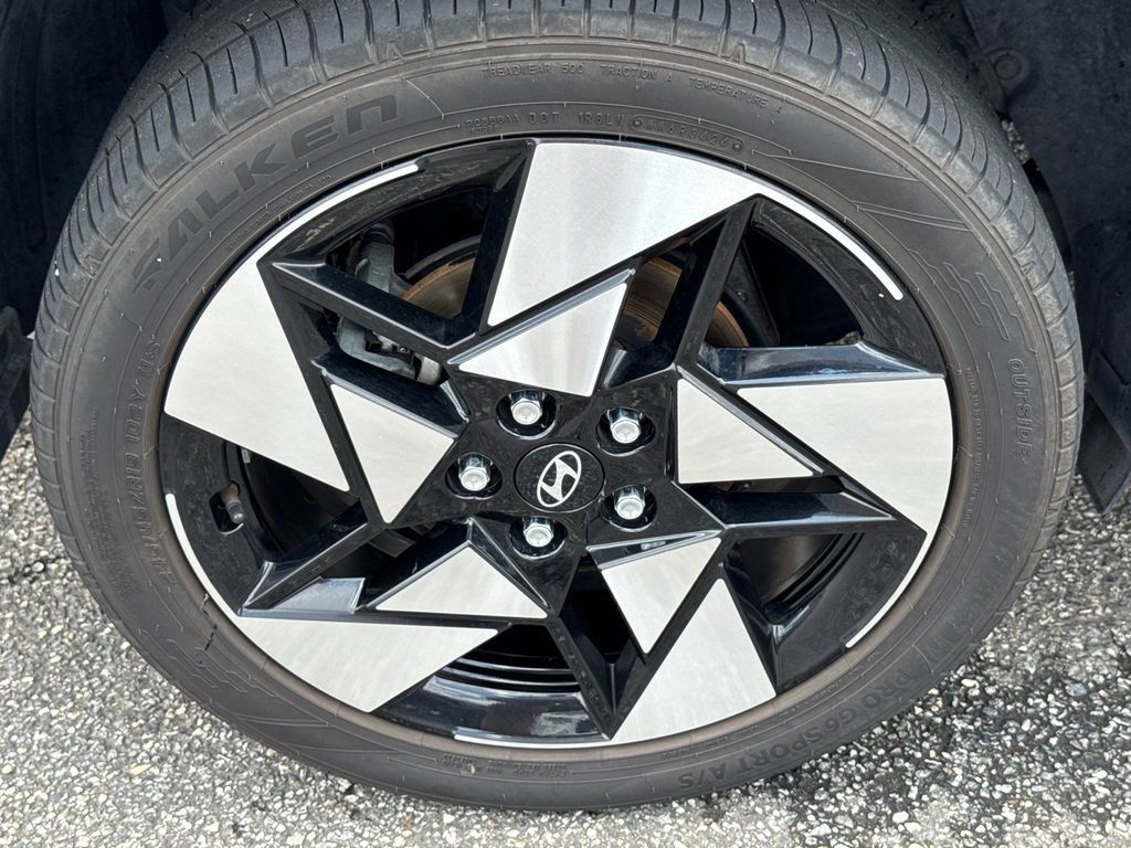 Used 2024 Hyundai Kona Limited AWD/4WD image 19