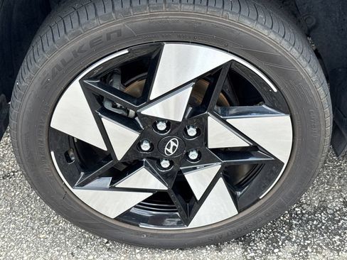 Used 2024 Hyundai Kona Limited AWD/4WD image 19