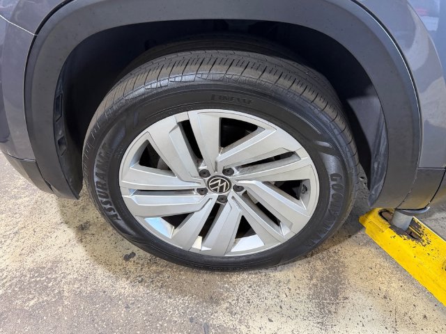 Used 2020 Volkswagen Atlas Cross Sport SE w/ Towing Package FWD image 4