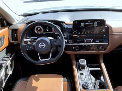 Used 2023 Nissan Pathfinder Platinum image 14