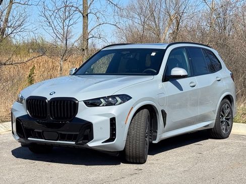 Used 2026 BMW X5 xDrive50e w/ Executive Package AWD/4WD image 3