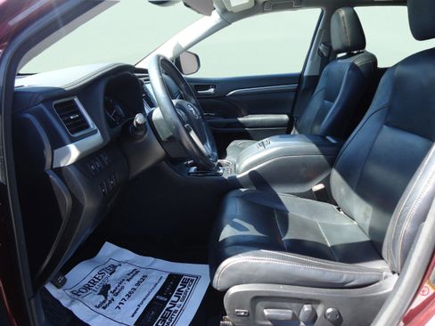 Used 2017 Toyota Highlander Limited w/ Carpet Mat Package AWD/4WD image 23