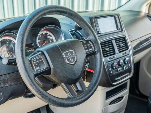 Used 2018 Dodge Grand Caravan SE w/ UConnect Hands-Free Group image 24