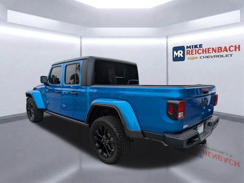 Used 2025 Jeep Gladiator Sport AWD/4WD image 6