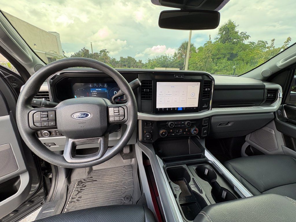 Used 2025 Ford F250 XLT w/ Black Appearance Package AWD/4WD image 8