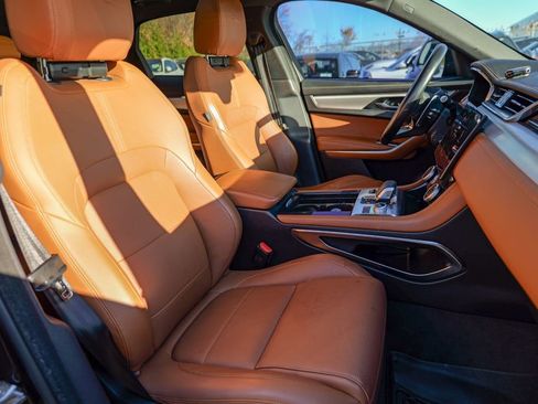 Used 2023 Jaguar F-PACE R-Dynamic S image 37