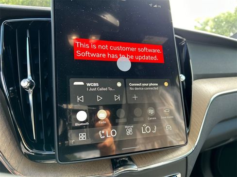 New 2026 Volvo XC60 B5 Plus w/ Protection Package Premier image 17