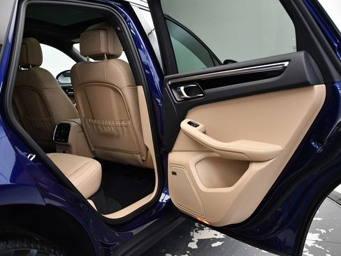 Used 2025 Porsche Macan image 50
