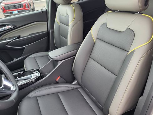 New 2026 Chevrolet Trax ACTIV w/ Sunroof Package FWD image 15