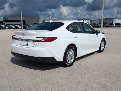 Used 2025 Toyota Camry LE FWD image 5