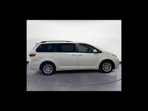 Used 2015 Toyota Sienna XLE FWD image 7