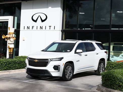 Used 2023 Chevrolet Traverse High Country image 1