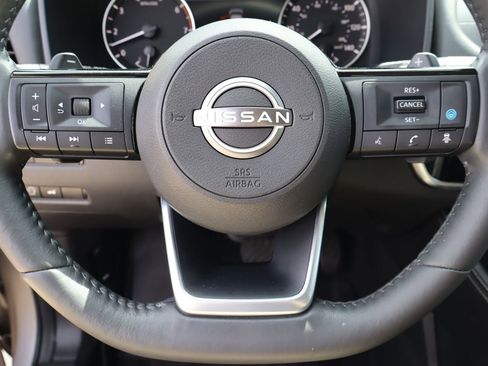 Used 2023 Nissan Rogue SL FWD image 12