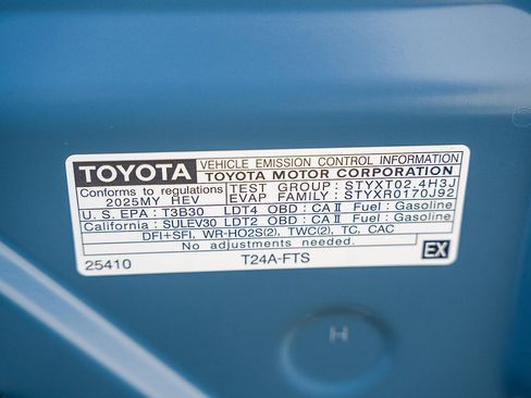 New 2025 Toyota 4Runner 4WD image 12