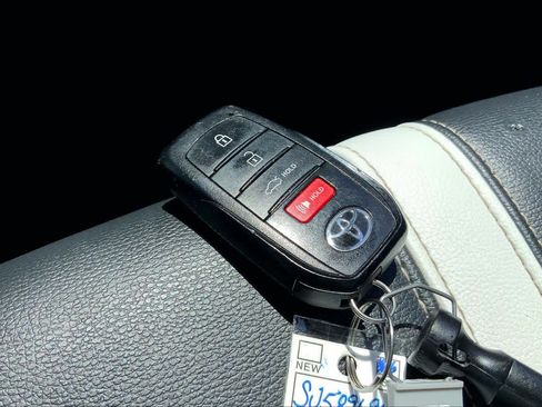 Used 2025 Toyota Camry SE FWD image 14