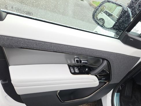 New 2025 Land Rover Range Rover Sport SE image 11