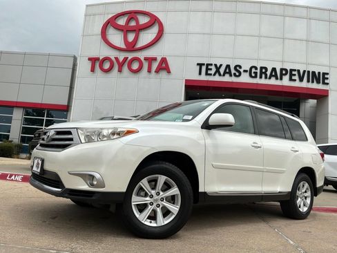 Used 2012 Toyota Highlander SE FWD image 2
