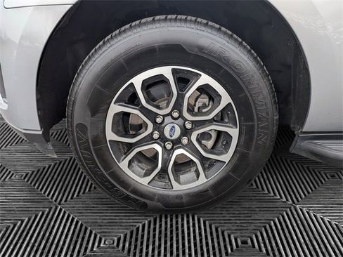 Used 2024 Ford Expedition XLT image 9