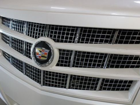 Used 2013 Cadillac Escalade Premium image 31