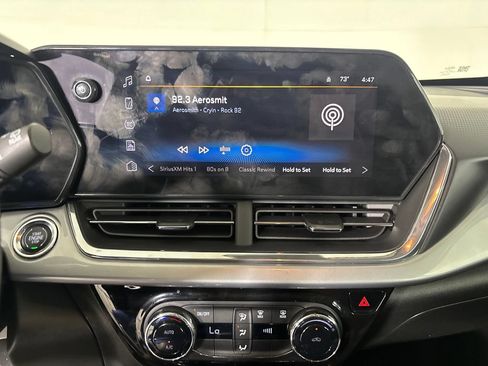 Used 2024 Chevrolet Trax LT FWD image 16