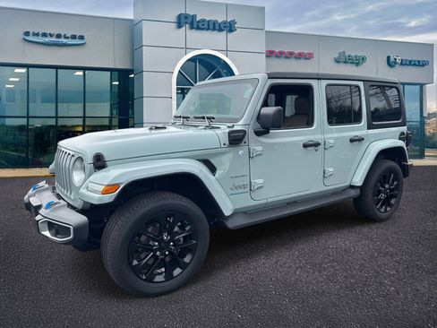 Used 2023 Jeep Wrangler Unlimited Sahara w/ Cold Weather Group image 4