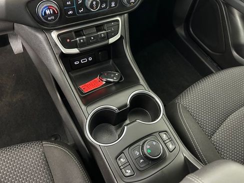 Used 2024 GMC Terrain SLE w/ Driver Convenience Package image 21