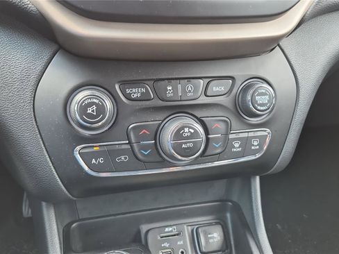 Used 2016 Jeep Cherokee Limited AWD/4WD image 21