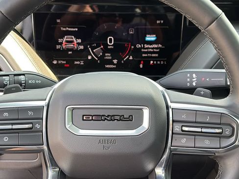 Used 2025 GMC Yukon Denali w/ Sun & Power Step Package AWD/4WD image 13