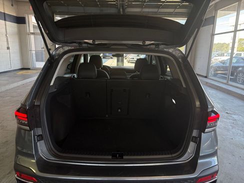 Used 2025 Volkswagen Taos SE image 36