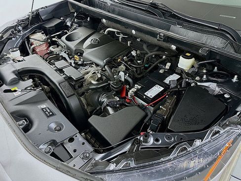 Used 2020 Toyota RAV4 XLE w/ Convenience Package image 28