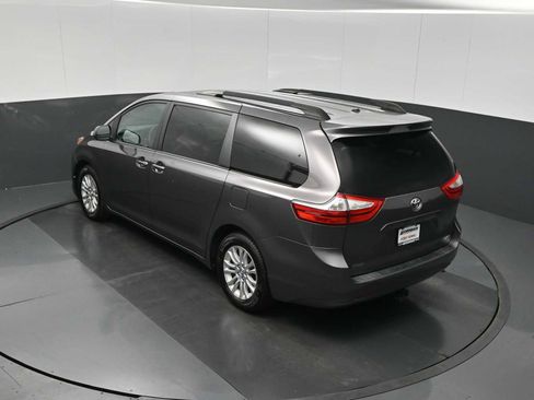 Used 2015 Toyota Sienna XLE image 19