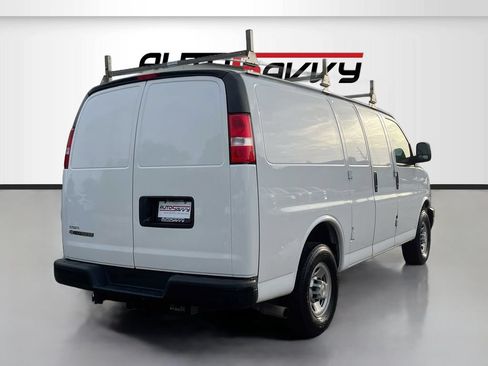 Used 2024 Chevrolet Express 2500 RWD image 7