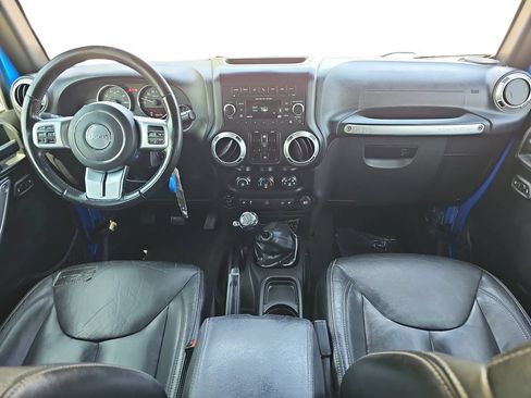 Used 2016 Jeep Wrangler Unlimited Rubicon AWD/4WD image 9