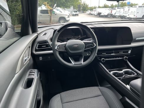 New 2026 Chevrolet Traverse LT w/ Enhanced Driving Package image 17