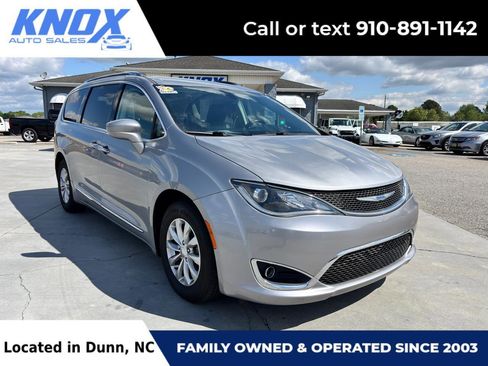 Used 2018 Chrysler Pacifica Touring-L image 1