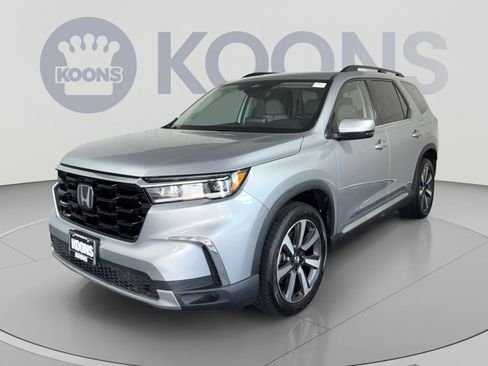 Used 2023 Honda Pilot Touring image 1