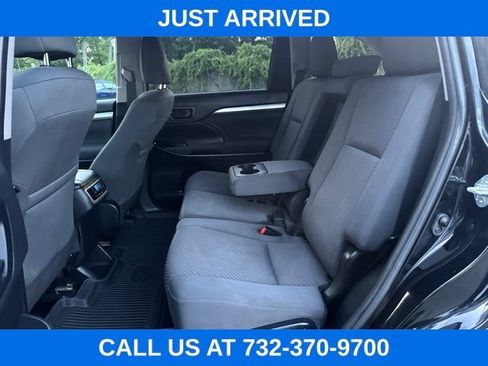 Used 2019 Toyota Highlander LE AWD/4WD image 8