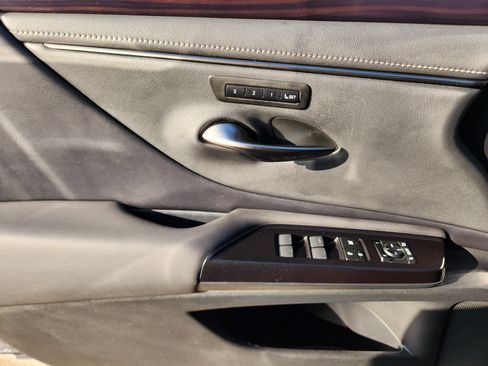 Used 2020 Lexus ES 300h w/ Premium Package image 29