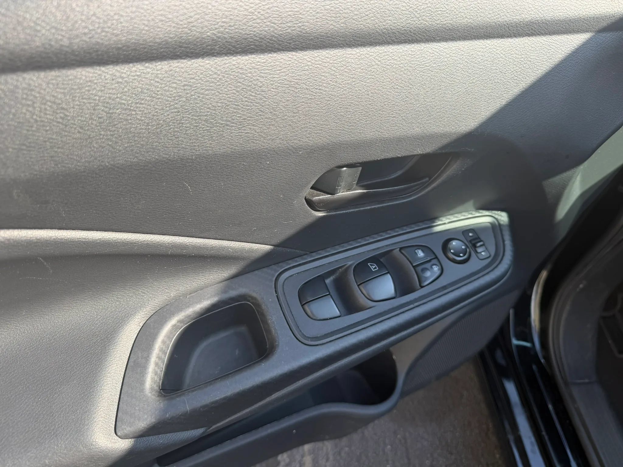 Used 2021 Nissan Versa S FWD image 28
