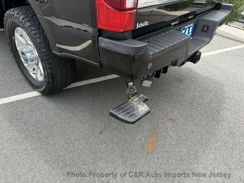 Used 2022 Ford F350 Platinum w/ FX4 Off-Road Package AWD/4WD image 10