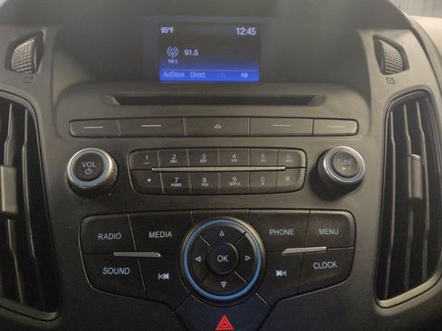 Used 2016 Ford Focus SE FWD image 25