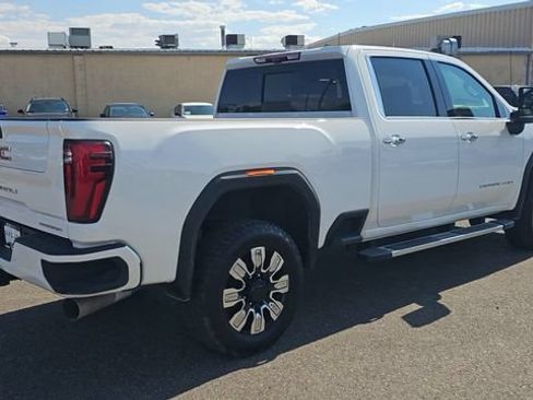 Used 2024 GMC Sierra 3500 Denali w/ Denali Reserve Package AWD/4WD image 9