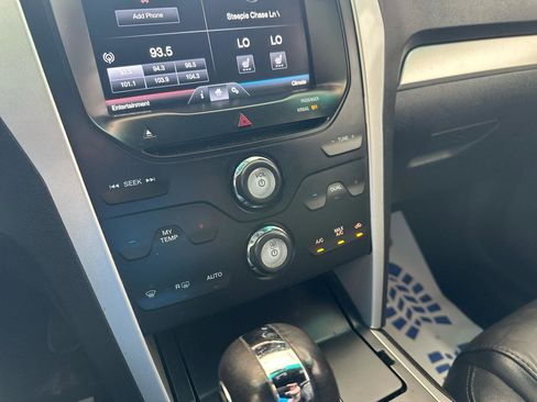 Used 2014 Ford Explorer XLT w/ Equipment Group 202A AWD/4WD image 27