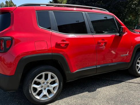 Used 2017 Jeep Renegade Latitude w/ Popular Equipment Group AWD/4WD image 10
